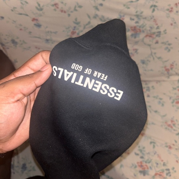 Brand new essential hooddie comes with bag. - Picture 2 of 3